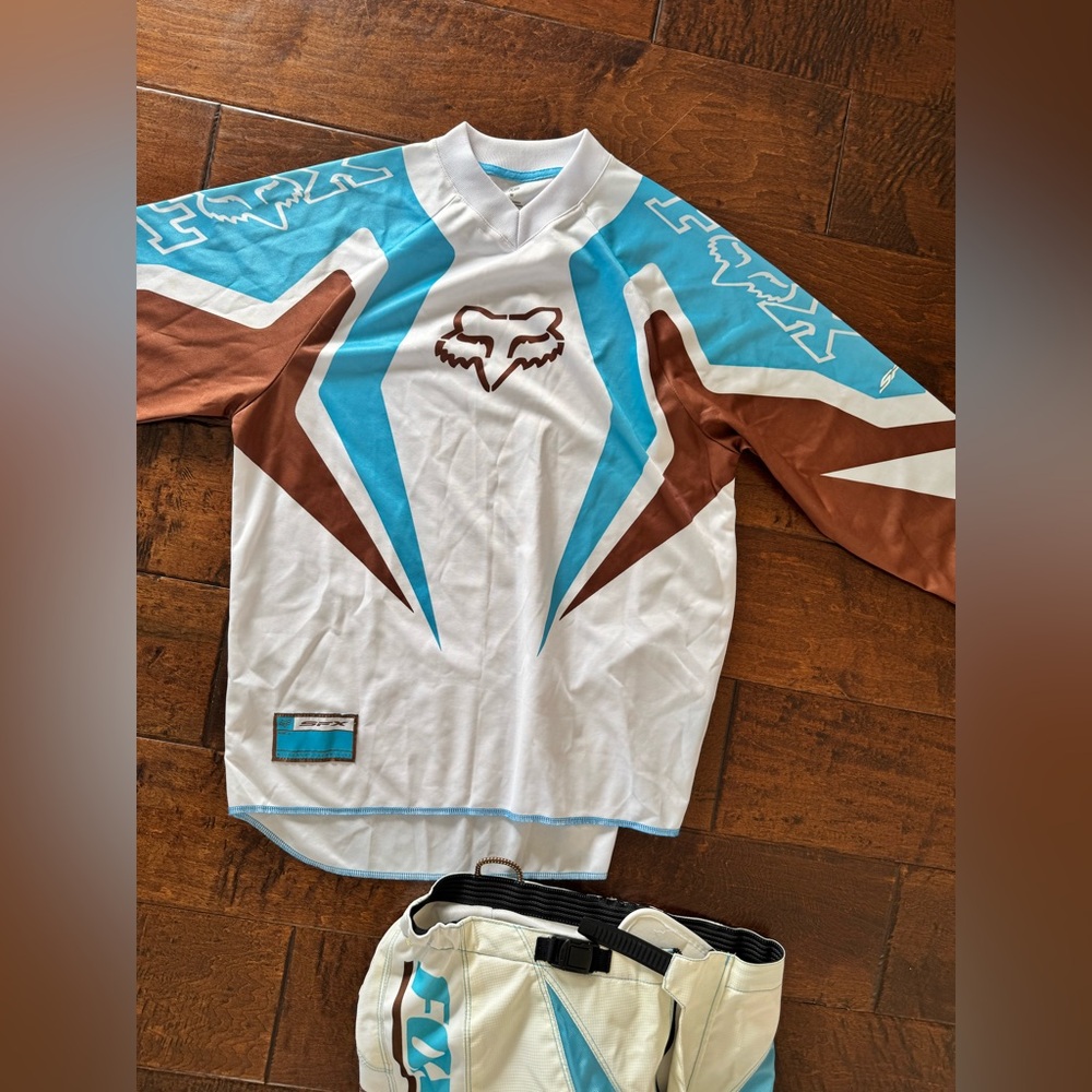 Woman’s Fox Moto Pants & Jersey